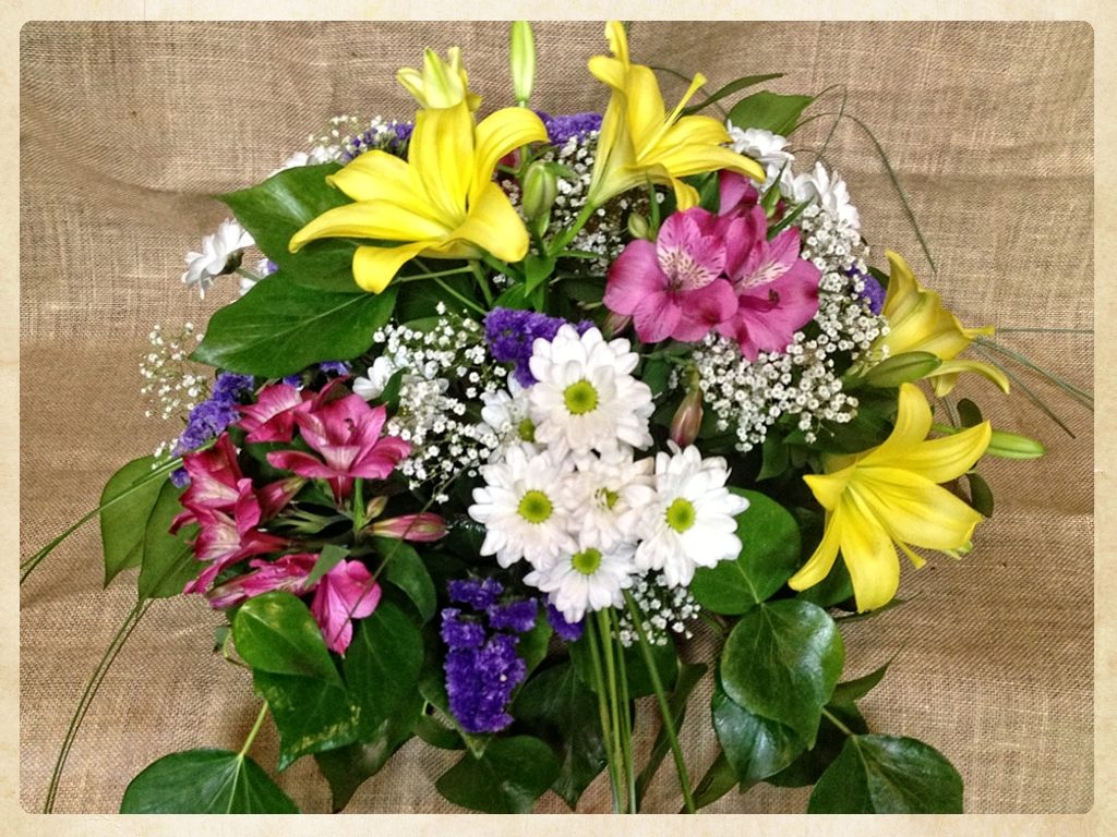 Bouquet flores variadas aniversario
